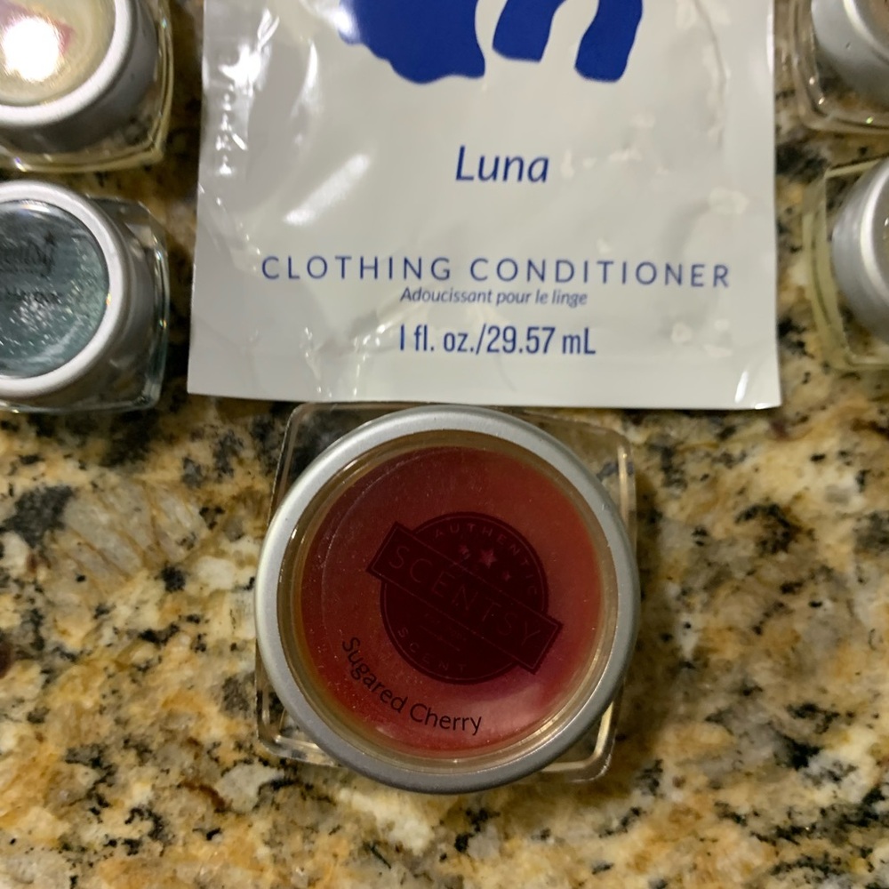 Scentsy Luna Clothing Conditioner and Wax Melts Set - Picture 3 of 9